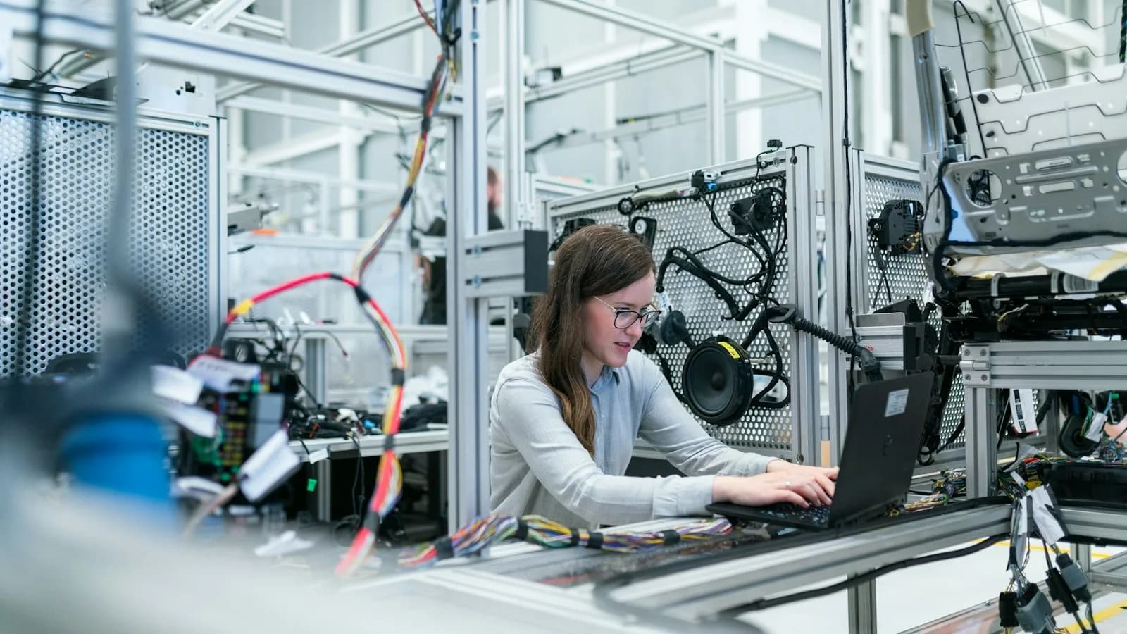 Engineer with a laptop on a manufacturing line