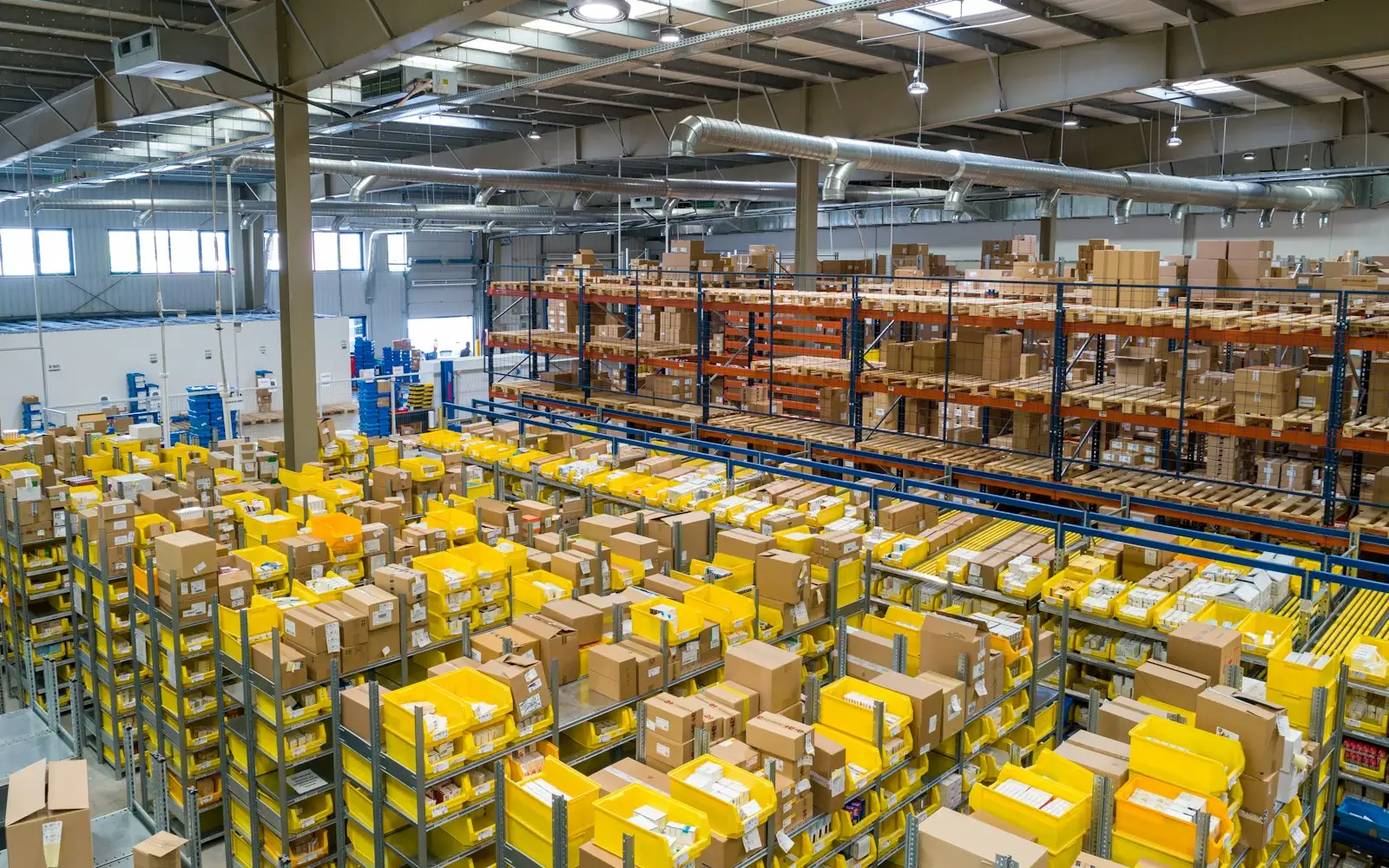 Distribution warehouse with stocked pick aisles